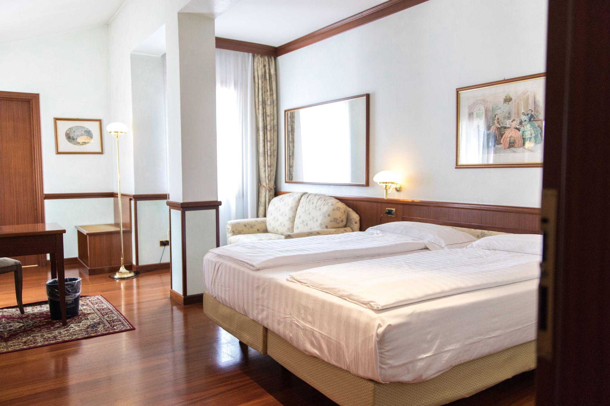 Phi Dei Medaglioni 4* Correggio