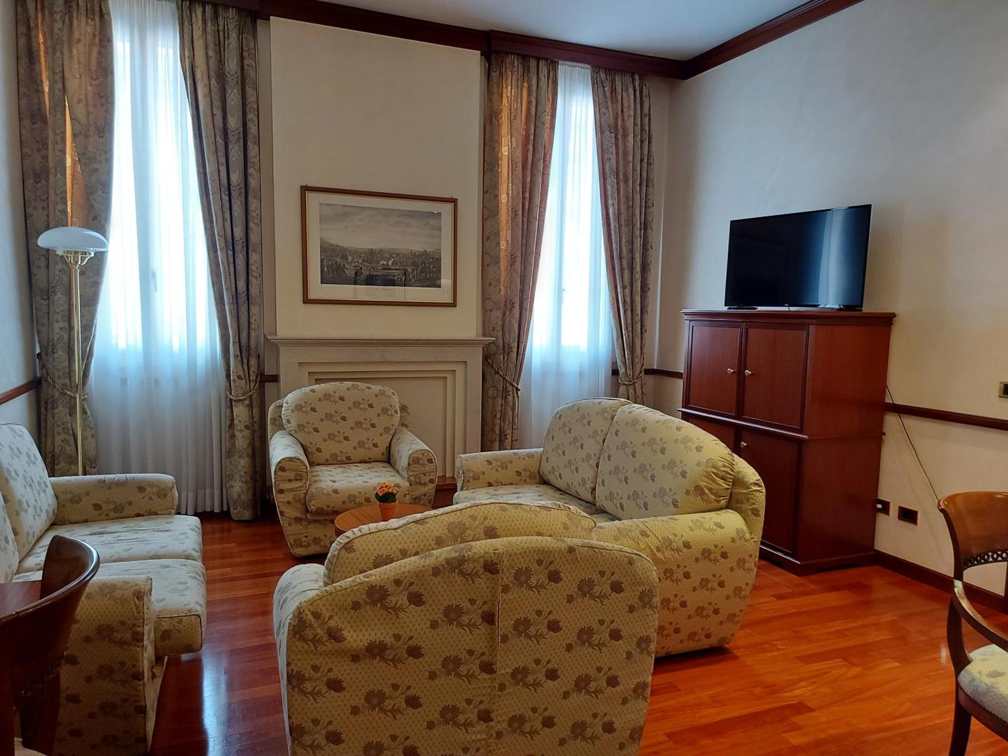 Phi Dei Medaglioni 4*