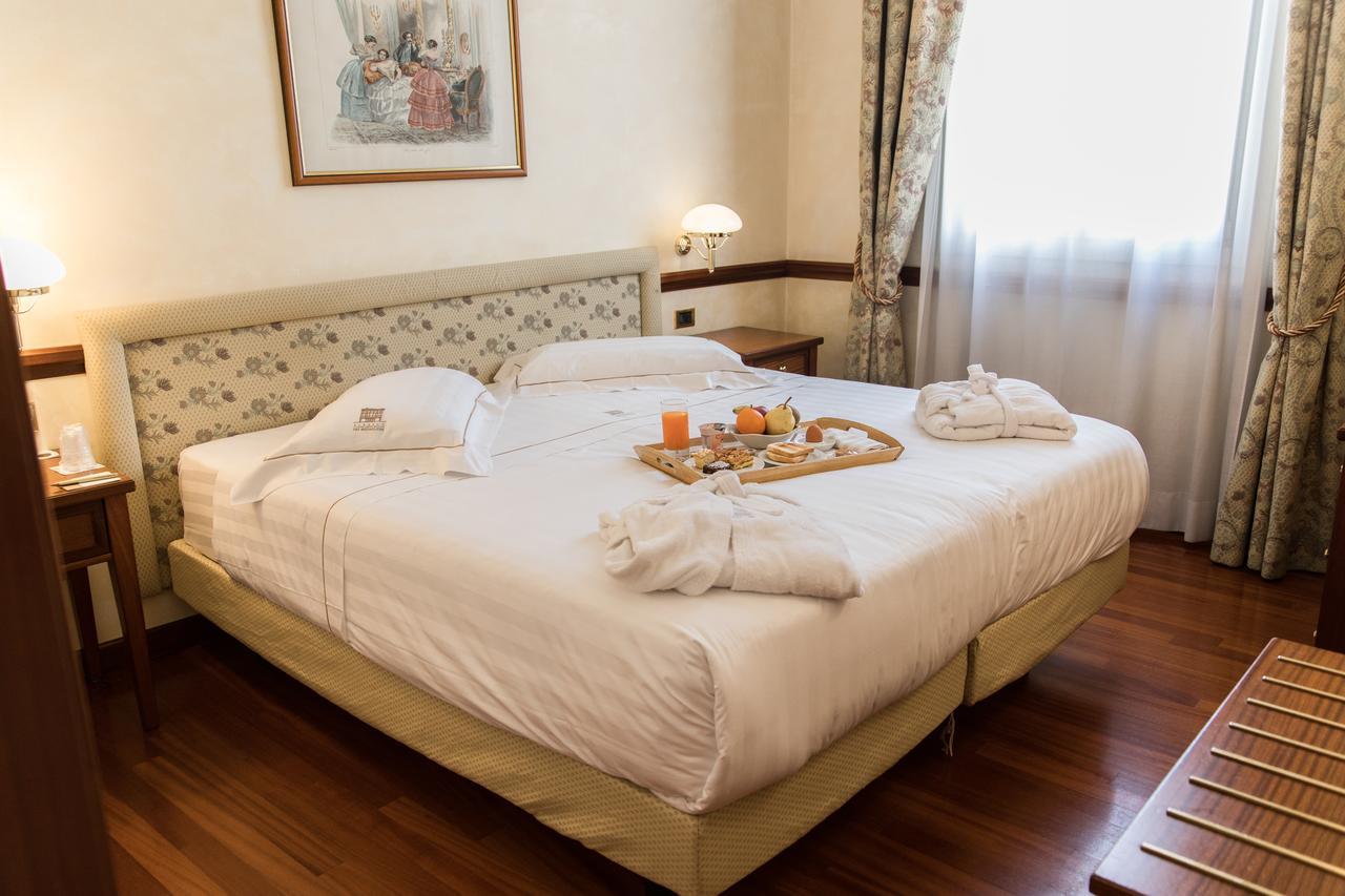 Phi Dei Medaglioni 4*